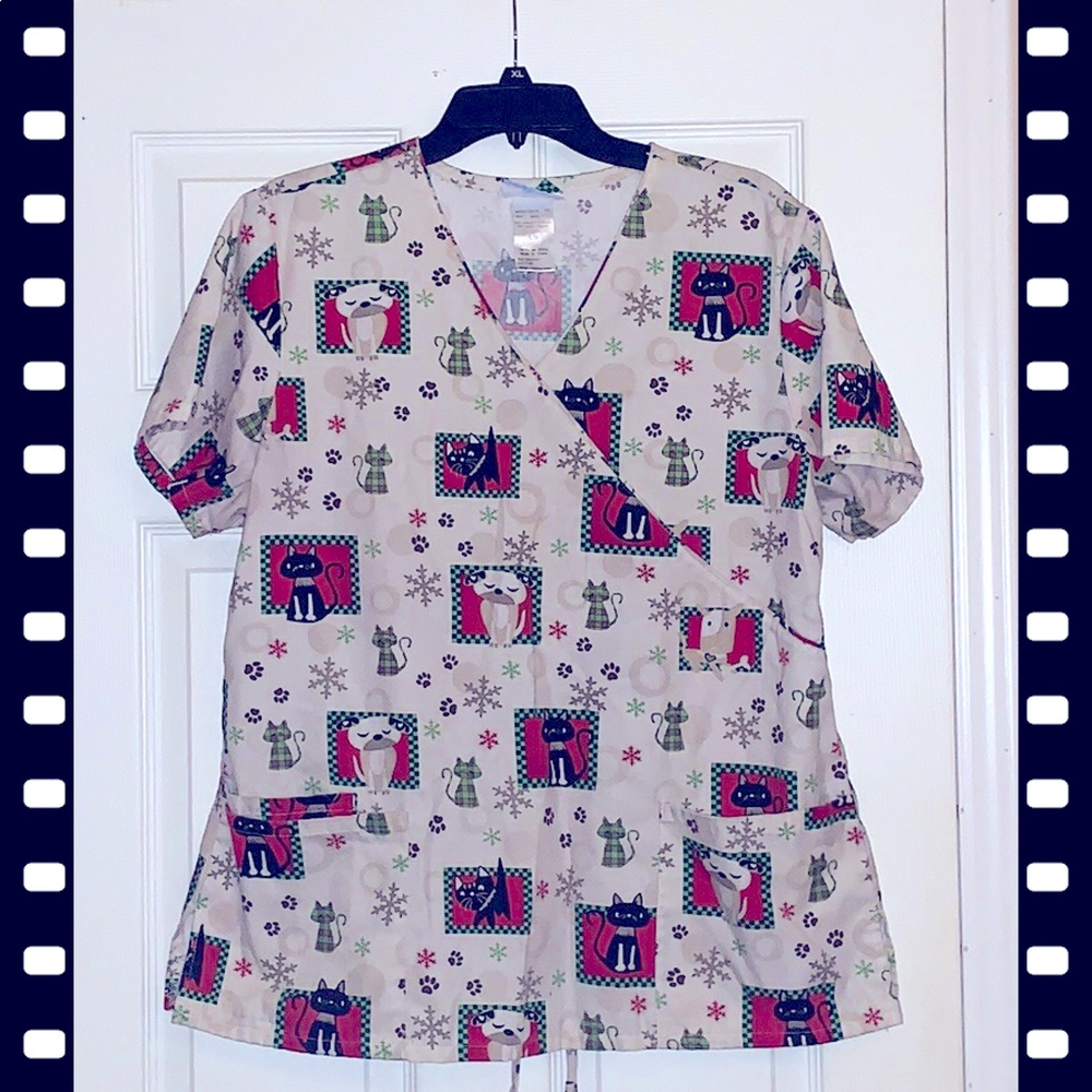 SB Scrubs Cats Snowflakes Winter Top Shirt Sz Lg